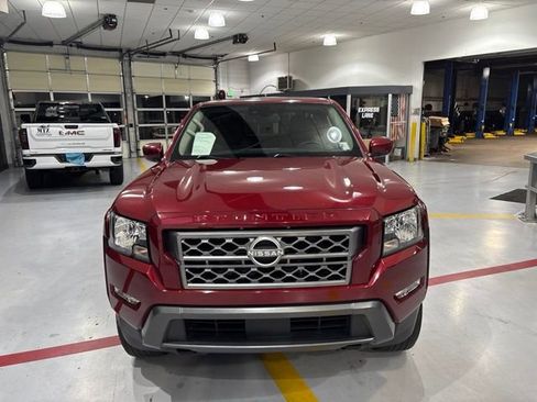 Used 2022 Nissan Frontier SV AWD/4WD image 3