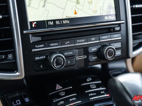 Used 2016 Porsche Cayenne image 61