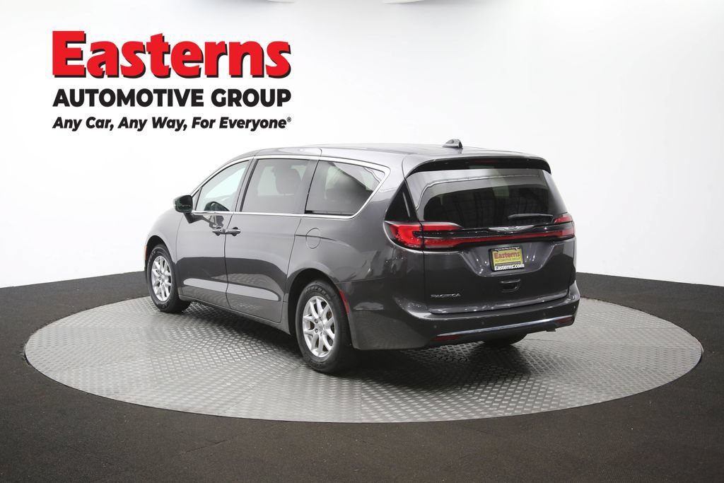 Used 2023 Chrysler Pacifica Touring-L FWD image 66