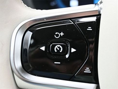 Used 2024 Volvo XC60 T8 Plus w/ Protection Package Premier image 23