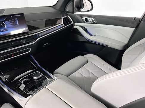 Used 2024 BMW X5 xDrive40i w/ Premium Package image 25