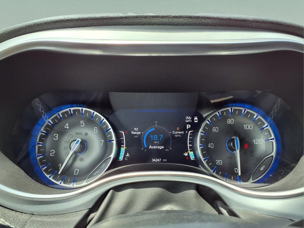 Used 2025 Chrysler Pacifica Limited FWD image 15