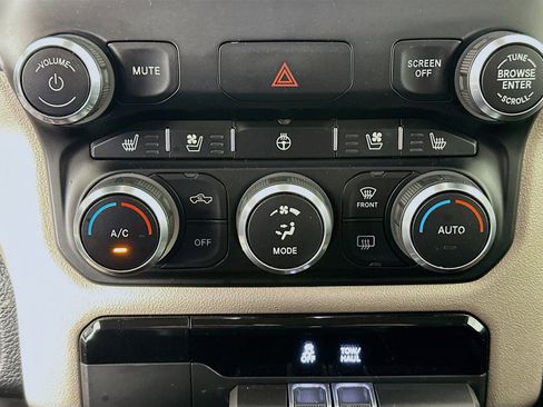 Used 2019 RAM 1500 Laramie w/ Off Road Group image 21