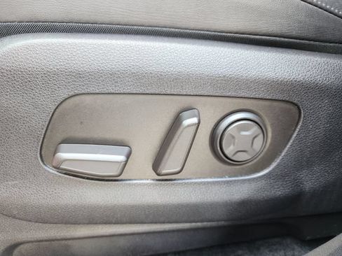 Certified 2025 Kia Carnival FWD image 27