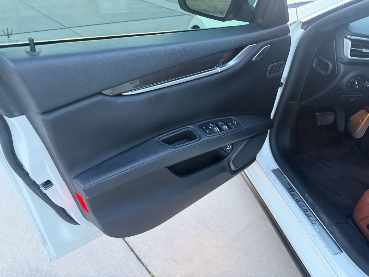 Used 2015 Maserati Ghibli RWD image 17