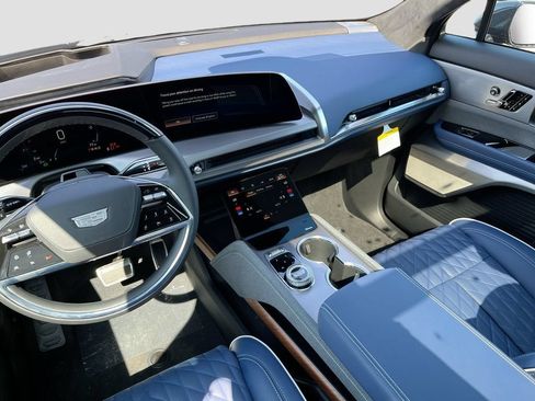 New 2026 Cadillac Vistiq Premium Luxury w/ LPO, Floor Liner Package AWD/4WD image 25