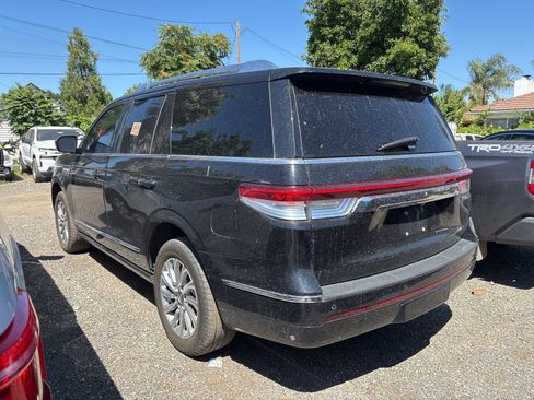 Used 2023 Lincoln Navigator 4WD image 3