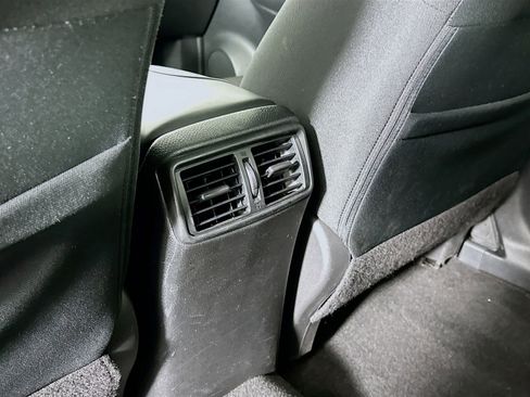 Used 2018 Nissan Rogue S image 24