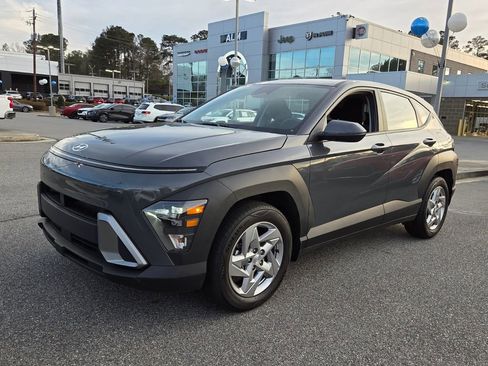 Used 2025 Hyundai Kona SE FWD image 3