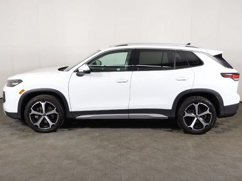 Used 2025 Volkswagen Tiguan SE AWD/4WD image 17