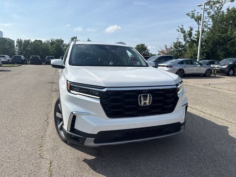 Used 2025 Honda Pilot Elite image 17