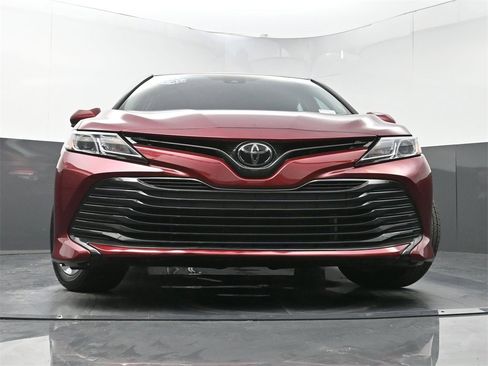 Used 2020 Toyota Camry LE image 25