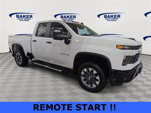 Used 2024 Chevrolet Silverado 2500 Custom w/ Custom Convenience Package image 2