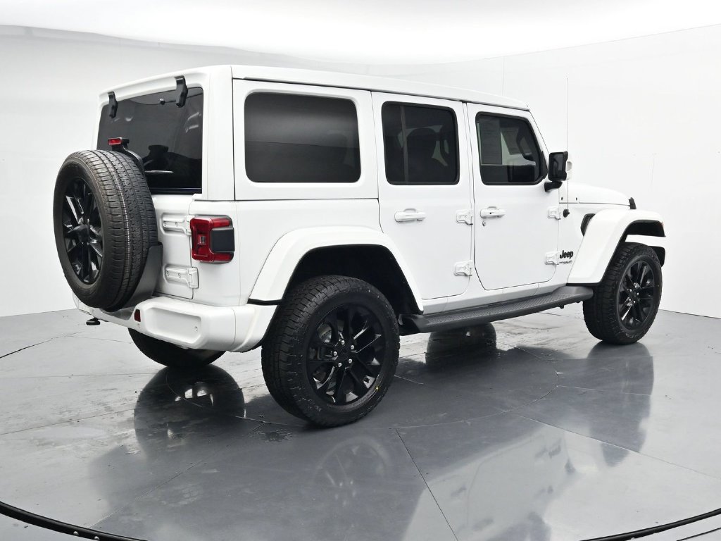 Used 2022 Jeep Wrangler Unlimited Sahara AWD/4WD image 8