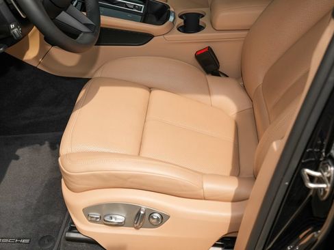 Certified 2026 Porsche Macan AWD/4WD image 21