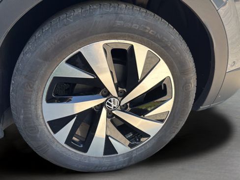 Used 2023 Volkswagen ID.4 2WD image 37