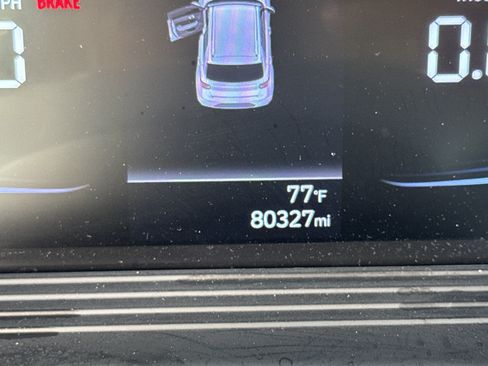 Used 2024 Hyundai Venue SEL FWD image 21