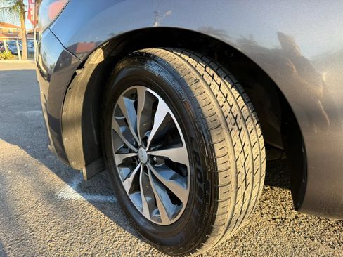 Used 2018 Kia Sedona SX FWD image 11