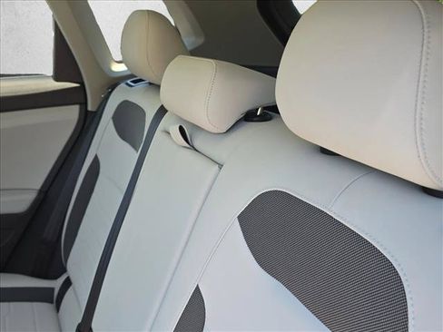 New 2026 Volkswagen Taos SE FWD image 19
