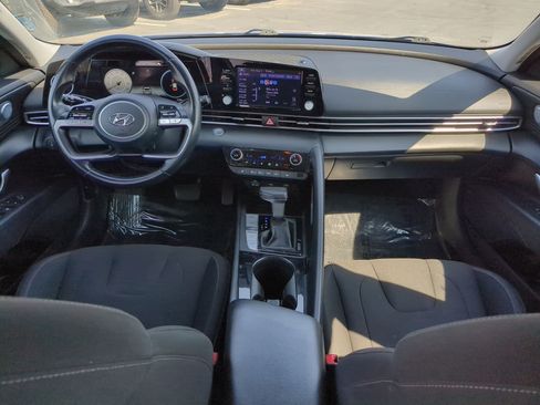 Used 2022 Hyundai Elantra SEL w/ Convenience + Premium Package FWD image 30