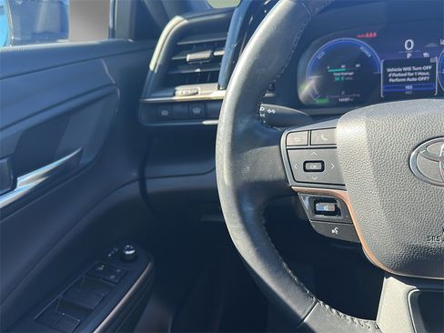 Used 2023 Toyota Crown XLE image 12