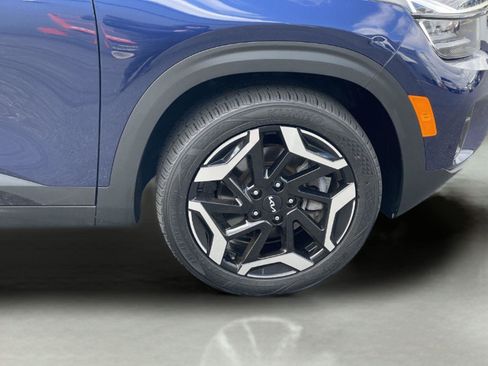 Used 2024 Kia Seltos SX w/ SX Sunroof Package AWD/4WD image 11