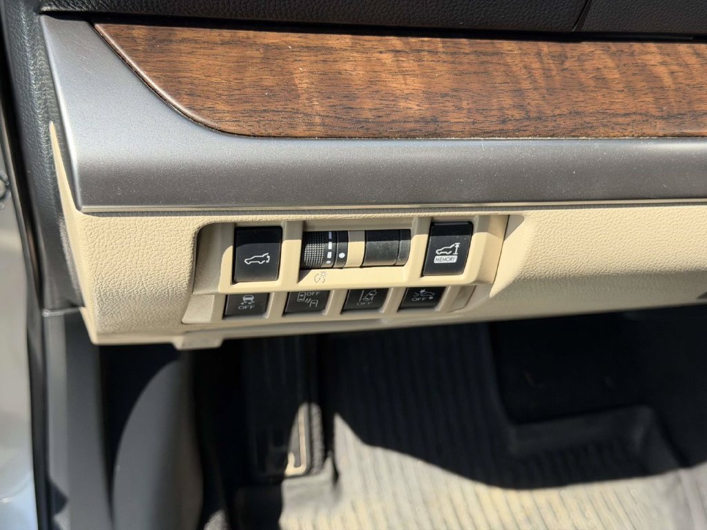 Used 2019 Subaru Outback 3.6R Limited AWD/4WD image 19
