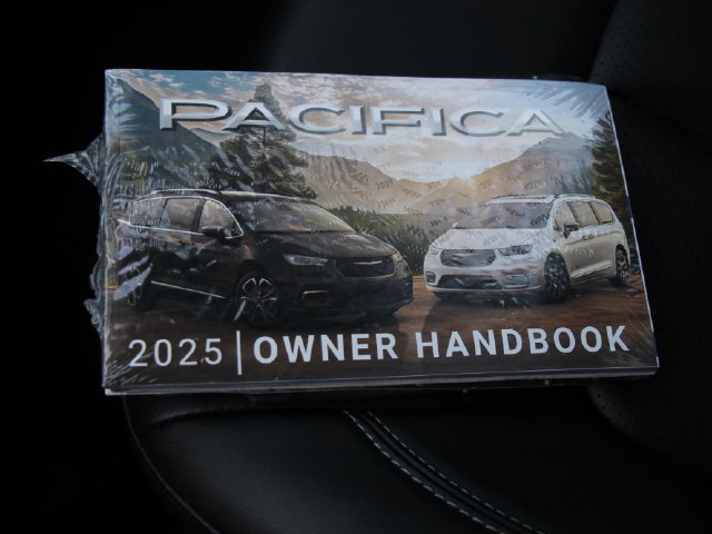 Used 2025 Chrysler Pacifica Select FWD image 33