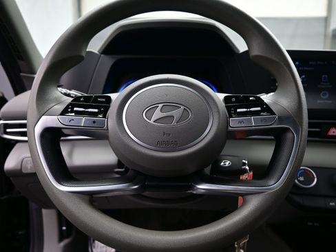 Used 2024 Hyundai Elantra SE FWD image 20