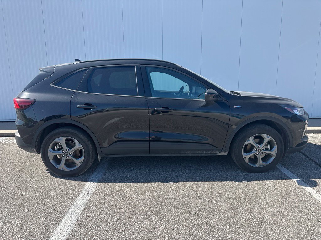 Certified 2025 Ford Escape ST-Line Select AWD/4WD image 9