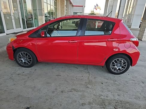 Used 2013 Toyota Yaris L image 3