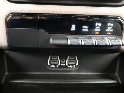 Used 2020 RAM 1500 Laramie image 26