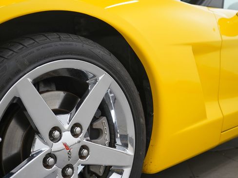 Used 2007 Chevrolet Corvette Coupe w/ Preferred Equipment Group RWD image 27