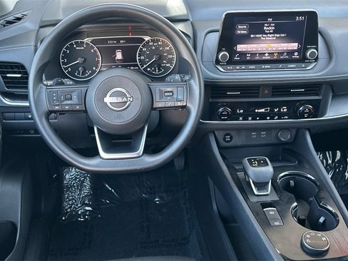 Used 2024 Nissan Rogue SV image 16