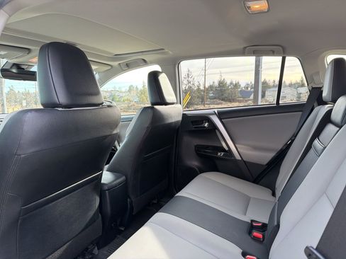 Used 2017 Toyota RAV4 Limited image 33