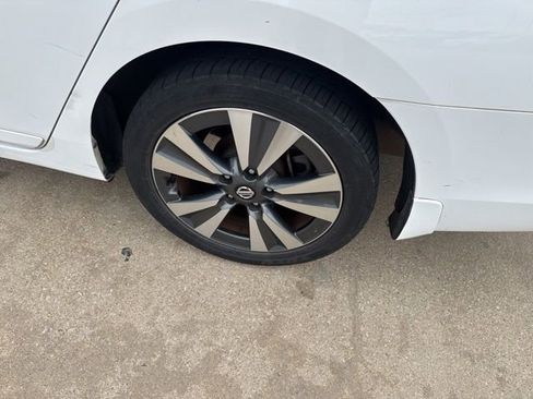 Used 2019 Nissan Sentra SV w/ Special Edition Package image 6