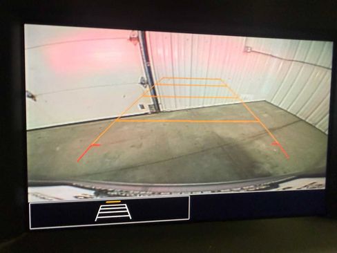 Used 2024 GMC Terrain SLE FWD image 32