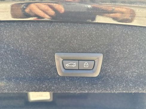 Used 2021 BMW 330i Sedan w/ Premium Package image 10