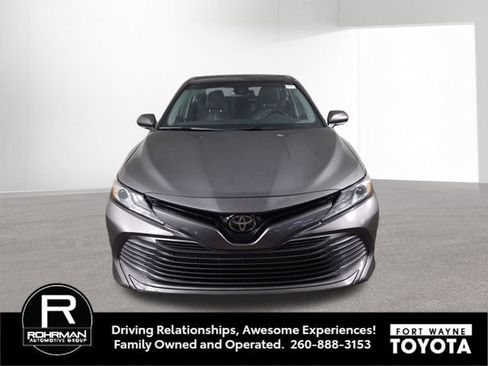 Used 2020 Toyota Camry XLE w/ Navigation Package FWD image 3