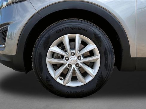 Used 2018 Kia Sorento FWD image 8