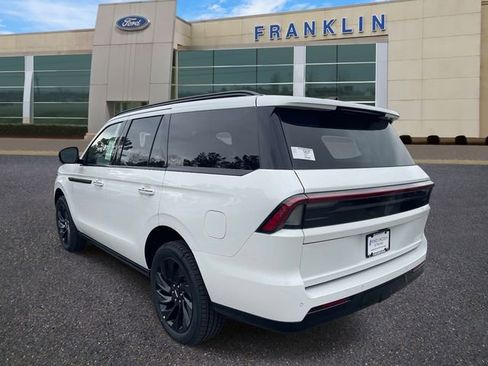 New 2026 Lincoln Navigator Reserve image 5