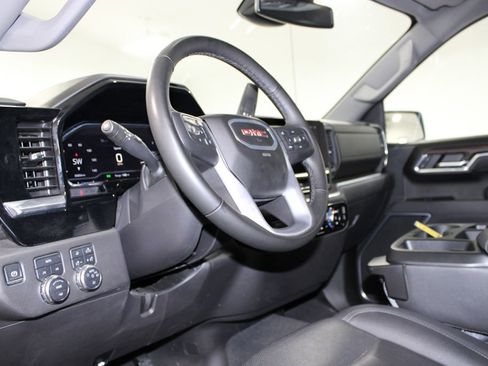 Used 2025 GMC Sierra 1500 SLT image 18