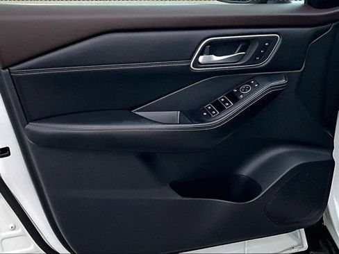 Used 2021 Nissan Rogue SL w/ Premium Package image 24