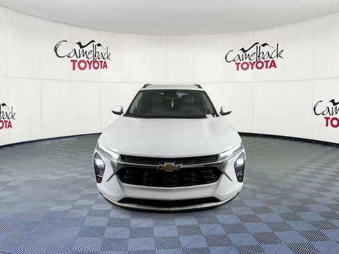 Used 2025 Chevrolet Trax LT FWD image 5