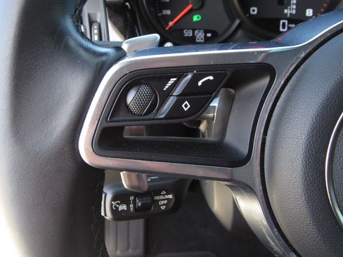 Used 2020 Porsche Macan Base image 27