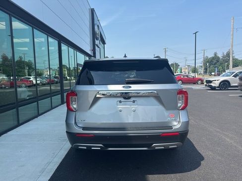 Used 2022 Ford Explorer XLT w/ Equipment Group 202A image 4