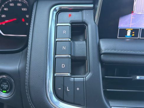 Used 2021 Chevrolet Tahoe Z71 w/ Z71 Signature Package AWD/4WD image 32