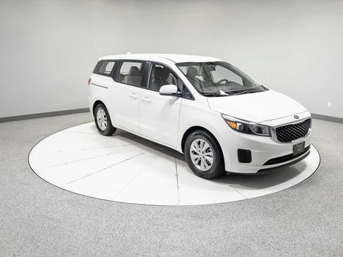 Used 2018 Kia Sedona L FWD image 28