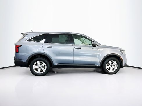 Used 2023 Kia Sorento LX image 10