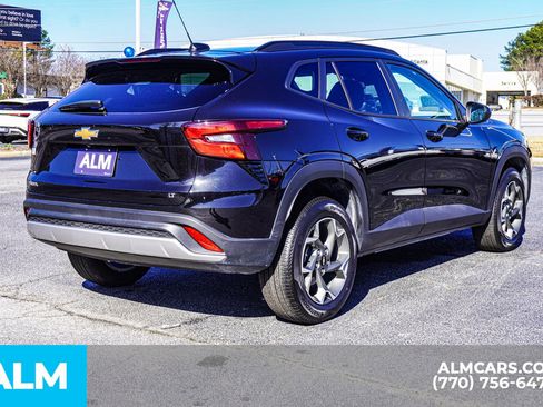 Used 2025 Chevrolet Trax LT w/ LT Convenience Package image 7